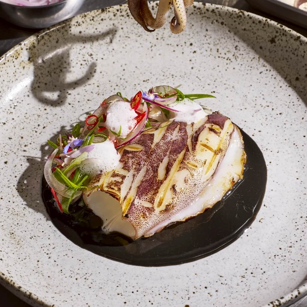 หมึกหอมย่างซอสดำสองสไตล์ หมึกหอมย่างซอสดำสองสไตล์